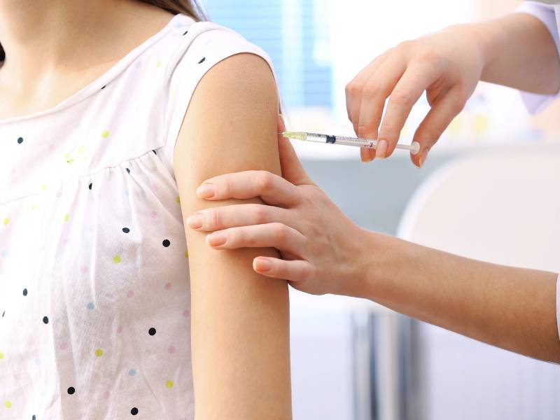 12歳の少女のワクチン接種